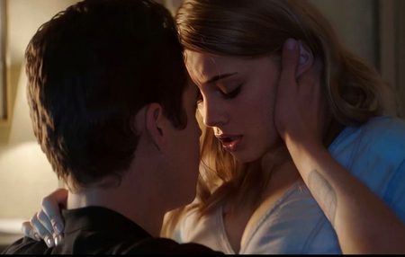 میری جان، تمہاری ایک جھلک
پورے دن کی تھکن چرا لیتی ہے 🌸