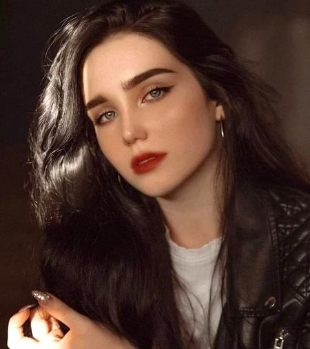 ہم نے دنیا کو بڑی دور تک دیکھا ہے 
 غم سے لیکر سرور تک دیکھا ہے 
 کوئی نہ ملا زمانے میں مخلص 
 عاجزی سے لیکر غرور تک دیکھا ہے🖤
....💔....