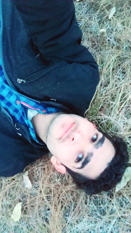 SAGAR kisi ki yad main jab ashkbaar thay...
Kitne haseen din thay jahan_E_kharab main... 😥😢😥