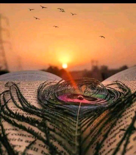 ﻣﺠﮭﮯ ﻣﻌﺠﺰﻭﮞ ﭘﺮ ﯾﻘﯿﻦ ﮨﮯ۔۔۔۔ !
ﺳﻨﺎ ﮨﮯ،
ﻭﻓﺎ ﺩﯾﻤﮏ ﺑﻦ ﮐﺮ ﺟﻨﮭﯿﮟ ﭼﺎﭦ ﺟﺎﺗﯽ ﮨﮯ۔۔،
ﻭﮦ ﻭﻓﺎﺅﮞ ﮐﮯ ﭘﯿﮑﺮ ﮐﭽﮫ ﺍﯾﺴﮯ ﺑﮑﮭﺮﺗﮯ ﮨﯿﮟ۔،
ﮐﮧ ﮐﺮﭼﯿﻮﮞ ﻣﯿﮟ ﺑﮭﯽ ﭘﮭﺮ ﺍﻥ ﮐﺎ ﭘﺘﺎ ﻧﮩﯿﮟ ﻣﻠﺘﺎ۔۔
ﺳﻨﺎ ﮨﮯ،
ﮐﺒﮭﯽ ﯾﮧ ﺭﺕ ﺍﯾﺴﮯ ﺑﮭﯽ ﺑﺪﻟﺘﯽ ﮨﮯ،
ﮐﮧ ﺳﺎﺭﮮ ﻣﮩﺮﺑﺎﮞ ﻟﻔﻆ ﯾﮑﺪﻡ ﮐﮩﯿﮟ ﮐﮭﻮ ﺟﺎﺗﮯ ﮨﯿﮟ
ﺳﻨﺎ ﮨﮯ،
ﺟﺐ ﻭﺟﻮﺩ ﺭﯾﺰﮦ ﺭﯾﺰﮦ ﮨﻮﺗﺎ ﮨﮯ۔۔
ﺗﻮ ﭨُﻮﭦ ﭘُﮭﻮﭦ ﺑﮩﺖ ﺑﮯ ﺁﻭﺍﺯ ﮨﻮﺗﯽ ﮨﮯ۔۔
ﻓﻘﻂ ﺍﮎ ﺧﺎﻣﻮﺵ ﺳﺎ ﻣﻮﺳﻢ۔۔۔
ﺍﮎ ﺳﻨﺴﺎﻥ ﺳﺎ ﺭﺳﺘﮧ۔۔۔
ﺍﮎ ﻭﯾﺮﺍﻥ ﺳﯽ ﺳﺎﻋﺖ۔۔۔
ﺍﻭﺭ ﺍﮎ ﮔﻤﻨﺎﻡ ﺳﺎ ﻟﻤﺤﮧ۔۔۔
ﯾﻮﮞ ﮨﻤﺴﻔﺮ ﮨﻮﺗﮯ ﮨﯿﮟ، ﮔﻮﯾﺎ ﺻﺪﯾﻮﮞ ﮐﯽ ﺭﻓﺎﻗﺖ ﮨﻮ۔۔
ﺳﻨﺎ ﮨﮯ۔
ﺁﻧﺪﮬﯿﻮﮞ ﮐﯽ ﺯﺩ ﻣﯿﮟ ﺁ ﮐﺮ ﭘﮭﻮﻝ ﺟﻮ ﺑﮑﮭﺮ ﺟﺎﺋﯿﮟ،
ﻭﮦ ﭘﮭﺮ ﺳﻤﭩﺎ ﻧﮩﯿﮟ ﮐﺮﺗﮯ۔۔۔
ﮐﺴﯽ ﭘُﺮ ﺭﻧﺞ ﺳﯽ ﺳﺎﻋﺖ ﮐﺎ ﺟﻮ ﻧﺸﺎﻧﮧ ﺑﻦ ﮐﮯ ﮐﮭﻮ ﺟﺎﺋﯿﮟ،
ﻭﮦ ﭘﮭﺮ ﭘﻠﭩﺎ ﻧﮩﯿﮟ ﮐﺮﺗﮯ۔۔۔
ﺍﮮ ﭼﺎﺭﮦ ﮔﺮ۔۔۔
ﺳﻨﺎ ﺗﻮ ﻣﯿﮟ ﻧﮯ ﯾﮧ ﺳﺐ ﮐﭽﮫ ﮨﮯ۔۔۔ !
ﻣﮕﺮ ﻣﯿﺮﯼ ﺩﻋﺎﺋﯿﮟ ﮨﯿﮟ ﺍﮎ ﺳﻠﺴﻠﮧ۔۔۔!!
ﻣﯿﺮﯼ ﺍﻣﯿﺪ ﮨﮯ ﻣﯿﺮﺍ ﺣﻮﺻﻠﮧ۔۔۔ !!
ﻣﺠﮭﮯ ﻣﻌﺠﺰﻭﮞ ﭘﺮ ﯾﻘﯿﻦ ﮨﮯ۔۔۔۔ !