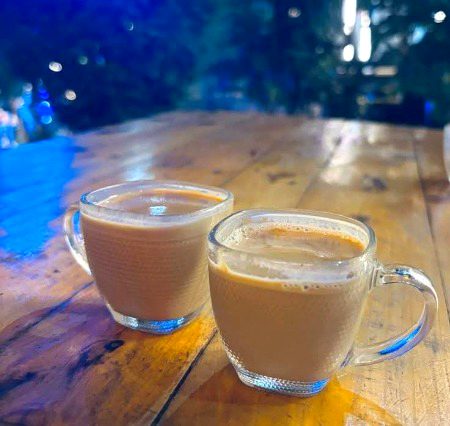 *اپنی تردید کا صدمہ ہے، نہ اثبات کا دُکھ* 
*جب بچھڑنا ہی مقدر ہے تو کس بات کا دکھ* 
 *میز پر چائے کے دو بھاپ اڑاتے ہوئے کپ*
*اور بس سامنے رکھا ہے ملاقات کا دکھ*