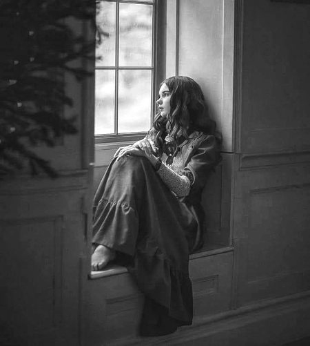 ایک کھڑکی میں چاند بیٹھا تھا
....
باقی بے نور تھی گلی ساری