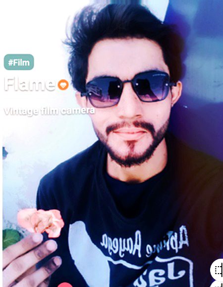 وقت لگے گا لیکن سنبھال لوں گا خود کو•••      💔صاحب💔
ٹھوکر سے گرا ہوں اپنی نظروں سے نہیں•••💔Tanha Aliyan 💔💔🙏