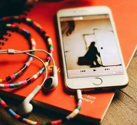 ﺍﺏ ﺗﮏ ﺍﺩﺍﺱ ﮨﮯ ﻭﮦ ، ﻣﺮﺍ ﻓﻮﻥ ﮐﺎﭦ ﮐﺮ___!!!
ﺍﺱ ﮐﻮ ﮔﻤﺎﮞ ﺗﮭﺎ ﭘﮭﺮ ﺳﮯ ﻣﺮﯼ ﮐﺎﻝ ﺁﺋﮯ ﮔﯽ__؟؟