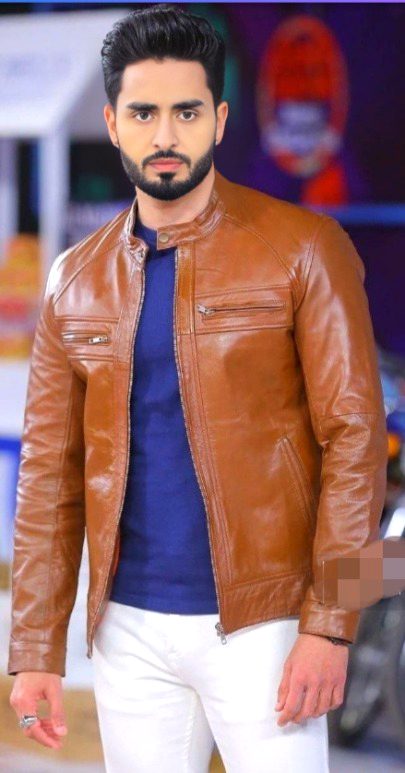 مارے جائیں گے کسی ہجوم کے بیچ
ہم اپنے ہی لوگوں سے کچھ اختلافات رکھتے ہیں