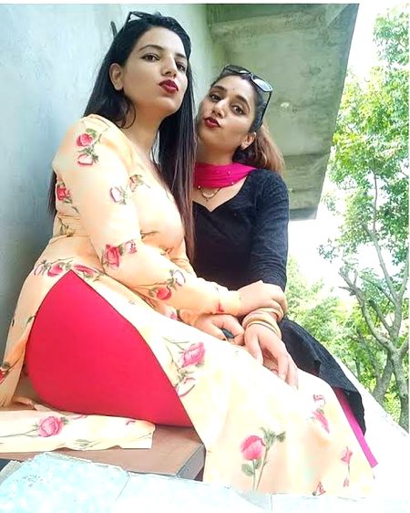 Aesa dress kon phnti yaha girl 😍😊