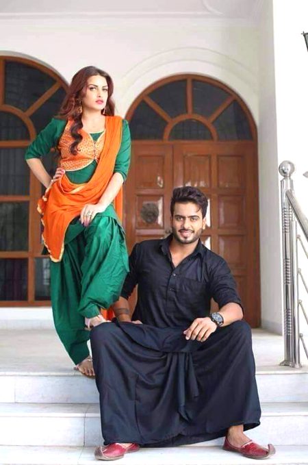 جن سے محبت ھو نخرے بھی انہی پہ جچتے ہیں ❤🥀🌹
ورنہ کبھی دیکھا ہے کسی نےغیروں کو پلکوں پہ بٹھایا ھو🥀🥀❤❤🌹🌹🙈🙈🙈🙈
#______ZALIM