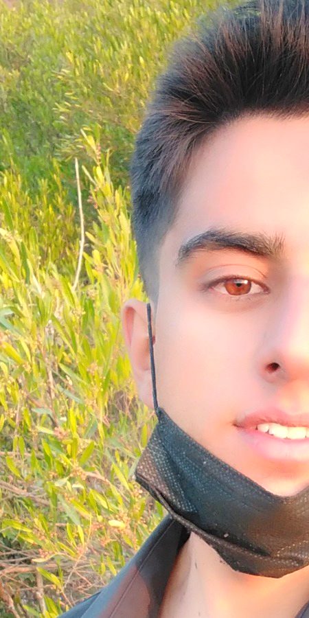 Ap b dikha do.apni eyes ka color