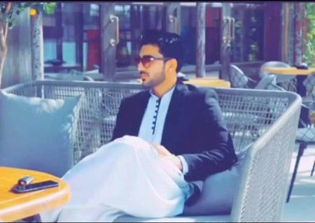 *مسافِر عِشق کا ہوں میری منزِل مُحبّت ھے
*تیرے دِل میں ٹھر جاؤں اگر تیری اِجازت ہو
