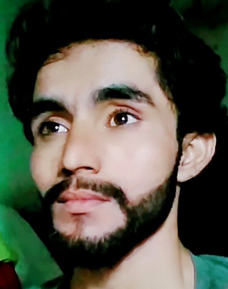 نشہ تھا اسکی______جھوٹی باتوں میں....💔
وہ وقت گزارتے رہے اور ہم عادی ہوتے گئے...💔😷Innxent Aliyan.😓