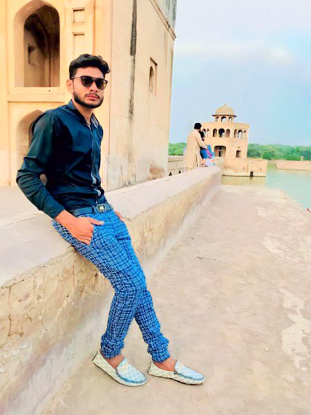 حال دل کیوں کر کریں اپنا بیاں اچھی طرح
روبرو ان کے نہیں چلتی زباں اچھی طرح
one year ago 🤭