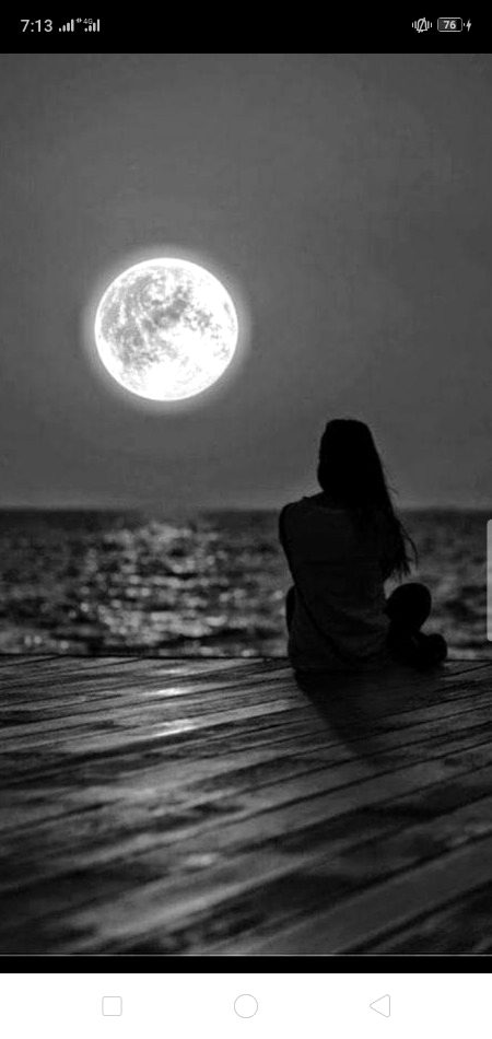 ہا ئے! ہم جیسے بیکار لوگ 
روٹھ بھی جائیں تو کوئی منانے نہیں آتا🔥 Mahii 💔