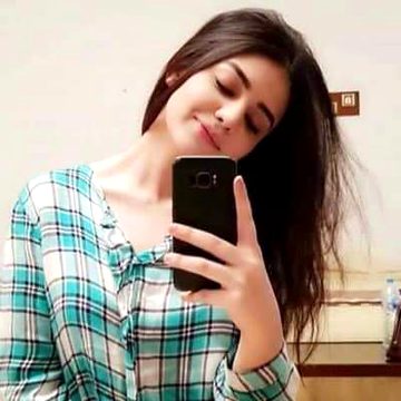 "ہم اک دوسرے کا دل جلانے کے لیے
 گھنٹوں بے مقصد آن لائن رہا کرتے تھے ۔✨🖤❣