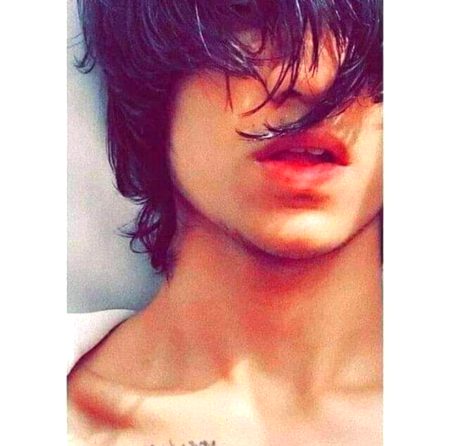 ٹھنڈا موسم ہلکی بارش ہاتھ میں اس کا ہاتھ تھا. . .
چند قدم ہم ساتھ چلے تھے آنکھ کھلی تو خواب تھا. . . .