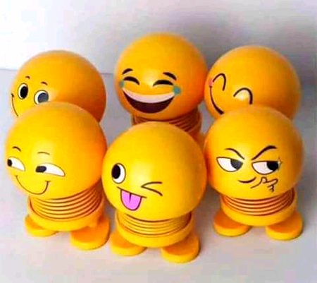 *زندگی آئینے کی طرح ہوتی ہے*
*ﺁﭖ ﺍِﺳﮯ بیزﺍﺭ ﮨﻮ ﮐﺮ ﺩﯾﮑﮭﯿﮟ ﮔﮯ... 
ﺗﻮ بیزار ہو جائیں گے*
*مسکرا کر دیکھیں گے تو*
*مسکراتے چلے جائیں گے🍁