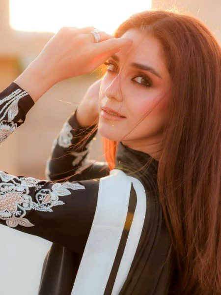 وہ جنہوں نے مجھے ارادتاً گنوایا تھا
ان سے وعدہ رہا، انہیں اتفاقاً بھی نہیں ملوں گی میں