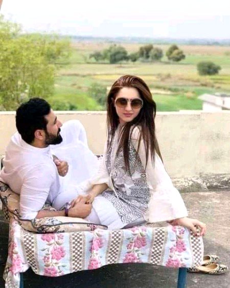 پھیکا پھیکا ہے مری بزمِ محبت کا چراغ😍
تم جو آجاؤ تو کچھ رونقِ محفل ہوجائے 😘