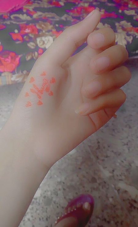 Mn ny dkhi hn apny name ki sb lrkian
Mra nam faqat mjh py jachtaa hy