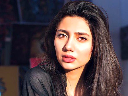 Mahira khan ke photo deak kar apni friend ke yad aeye 😪