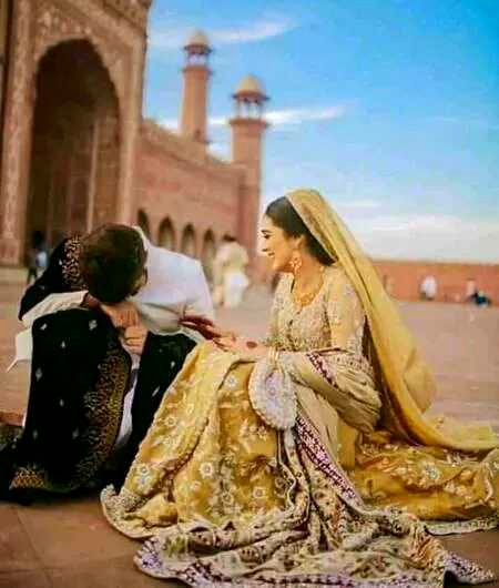 میں ہنستا ہوں تو کھنک اُٹھتی ہے اُس کے دل کے دَر و دِیوار میں عام سا نہیں ،...
کسی کی جان ہوں ❤️