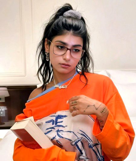 اس کی یاد میں کوئی ایک لفظ