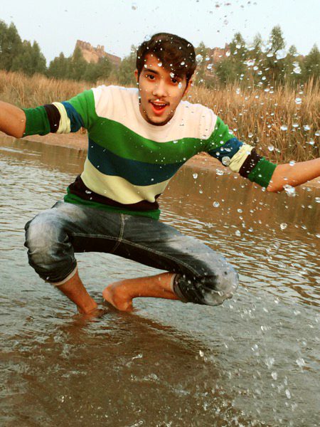 Pani ma khelny ka b apna maza