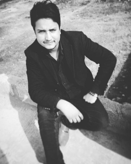 خدا جب حُسن دیتا ہے تو ٹرافی آہی جاتی ہے🔥😎
تم لوگوں کے پاس کیا ہے غریبوں___😹
