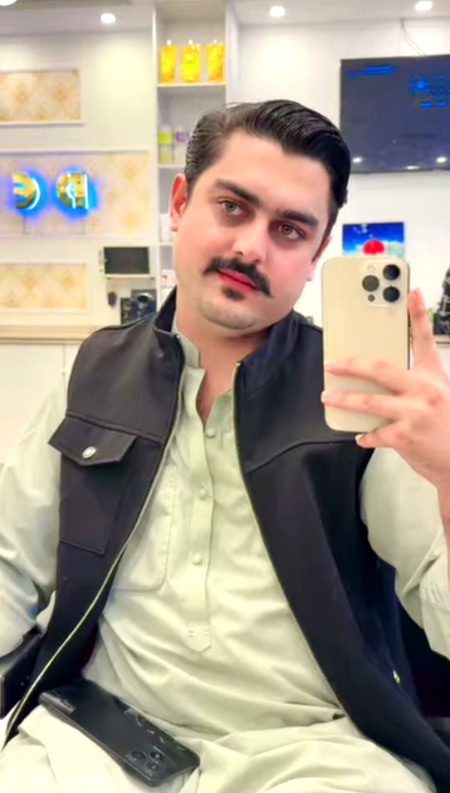 کیا خوب کہاتھا۔
جووقت ملےاسےخوشی سےجی کیاکرو
کیونکہ لوٹ کر صرف یادیں آتی ہیں وقت نہیں