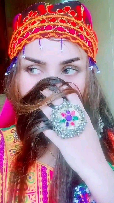 اسے کہنا ہم ازل سے اکیلے رہتے ہیں
تم نے چھوڑ کر کوئی کمال نہیں کیا
🔥