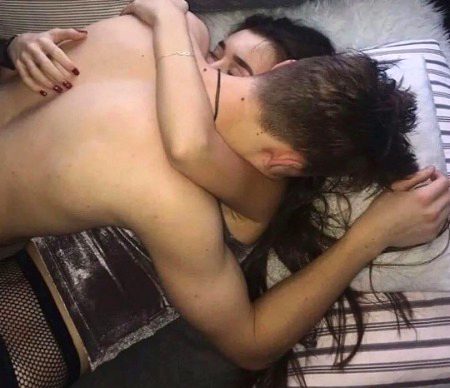 ھم نے ایک دوسرے کو یوں گلے لگایا جیسے 
ھماری زندگی کا واحد مقصد یہی تھا...