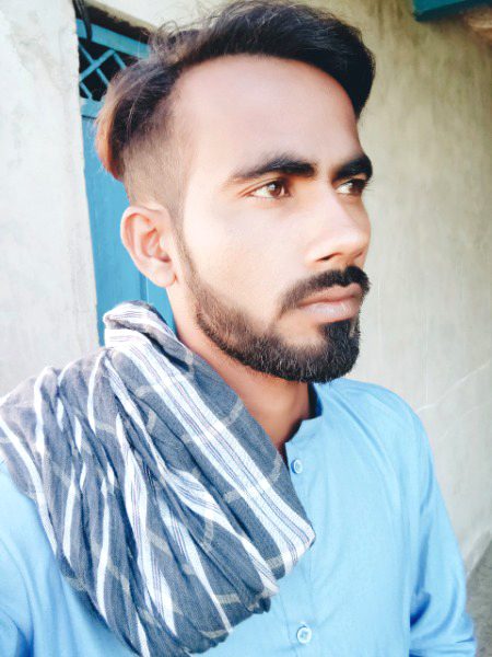 کچھ خوشیاں کچھ آنسو دے کر ٹال گیا 
جیون کا اک اور سنہری سال گیا