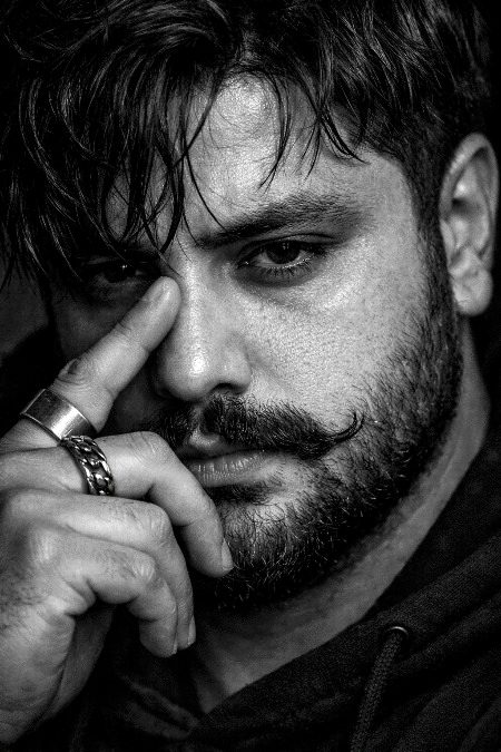 "سب خوبیاں ہر کسی میں نہیں ہوتی کوئی خوبصورت ہوتا ہے تو کوئی وفادار"🖤✌️