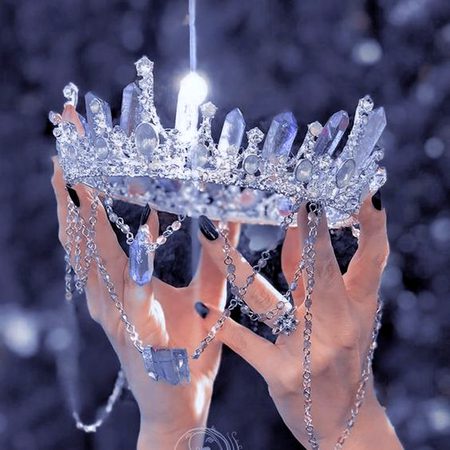 I’m the queen who isn’t looking’ for a prom king