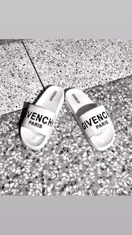 FÂV Slide 🤍
#GIVENCHY #PARIS
