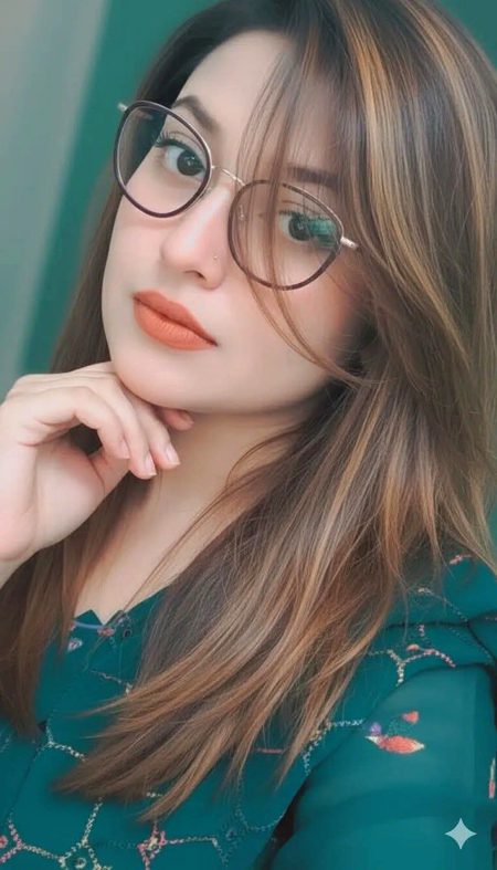 کیوں یہ لگتا ہے کوئی راتوں میں سن رہا ہے شکائتیں دل کی 🙃🦋