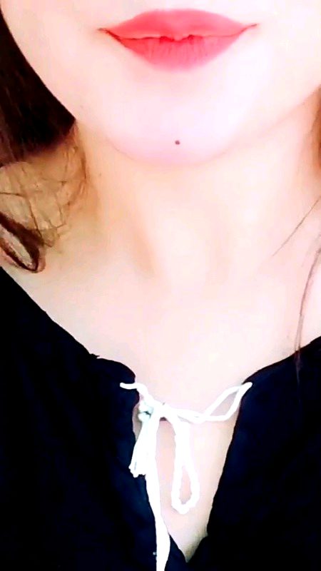 مینوں کالا سوٹ اینج سجدا اے
جیویں تاریاں وچ چن سجدا اے🖤🔥