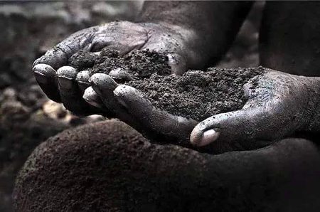 تُم ایسے شخص کا نقصان جان سکتے ہو؟
جو ہاتھ اُٹھائے دُعا کو مگر دعا نہ کرے🔥 Mahii 💔