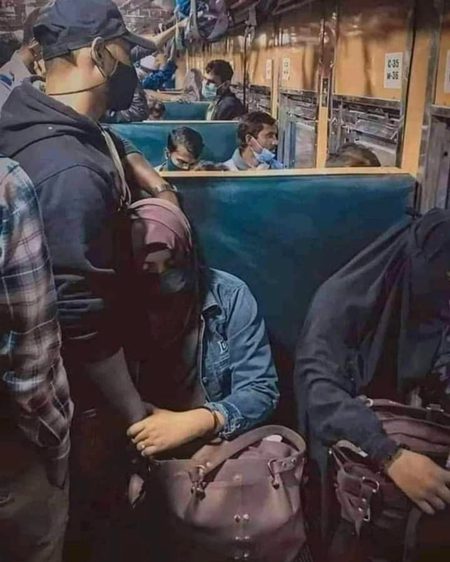 میں کیسے جدا کر سکتی ہوں اسے خود سے🥀
اس کے نام کے کچھ حروف میرے نام میں ہیں🔥 Mahii 💔