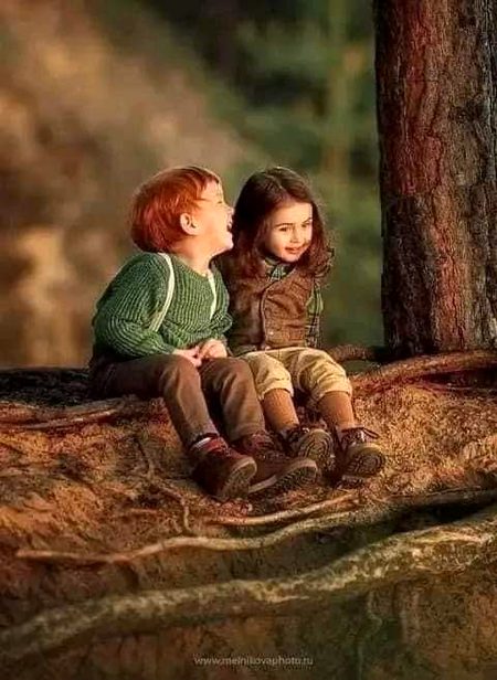 یقین جان کہ تو پہلی ترجیحات میں ہے...
یقین جان یہ دنیا اہم نہیں ہے مجھے.....
ہزاروں لوگ ہیں اطراف میں میرے لیکن....
تیرے علاوہ کوئی محترم نہیں ہے مجھے 
🤍🦋🖤