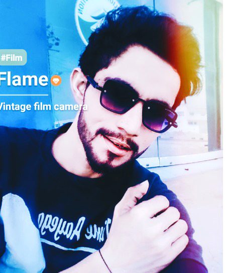 ❤تم ناراض ناراض سے لگتے ہو کوئی ترکیب بتاؤ منانے کی !!💔
💔ہم زندگی امانت رکھ دیں گے تم قیمت بتاؤ مسکرانے کی 💕