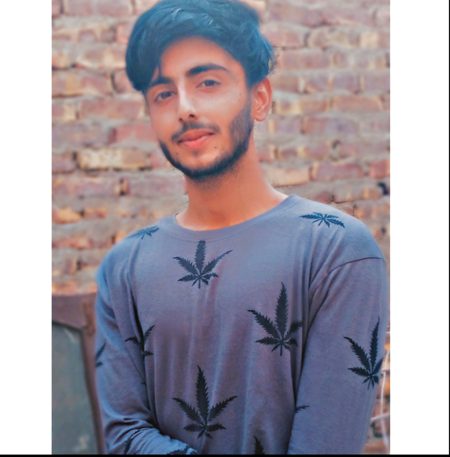 کوئ مخلصی کے ساتھ آپ کے سامنے جھوکا ھوا ھے
تو اسے .جھوکا. ہوا ھی سمجھو گرا ہوا نہیں🥰