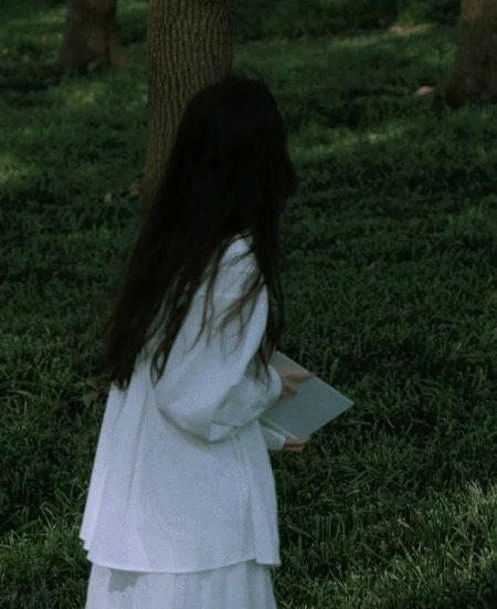 میں کسی بھی غیر معیاری تعلق کہ لیے مناسب نہیں ہوں ،مجھ سے گریز بہتر ہے۔۔۔
🤧