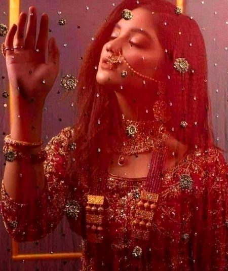 جب نینوں میں پیا بسے، دوجا کون سمائے
دھاگہ ہو تو توڑ دوں، پریت نہ توڑی جائے!!