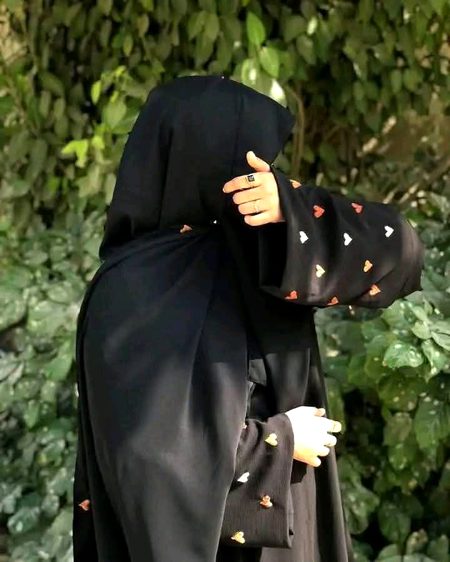*ہماری دستیابی کو تم زحمت سمجھتے ہو*
*کریں گے ہم بھی کنارہ ذرا سی دیر باقی ہے*!!🖤