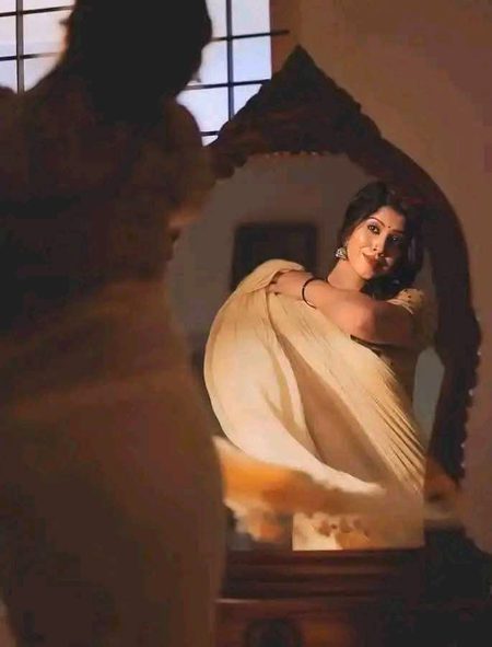 ہم  اِتنے پریشاں تھے ، کہ حالِ دِلِ سوزاں..
اُن کو بھی سُنایا ، کہ جو غمخوار نہیں تھے💔Unzii🥀