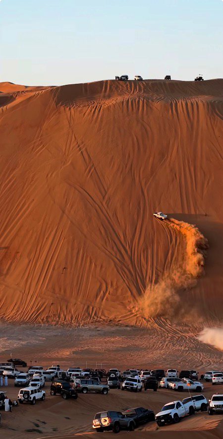 أنها كوكب "ليوا" دولة الإمارات 😍