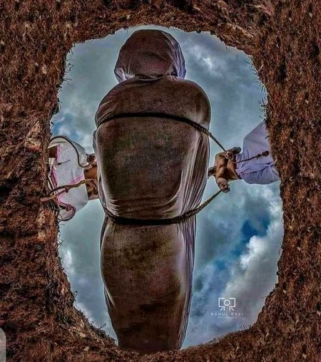 بروز حشر پوچھیں گے ، میاں کیا کر کے آئے ہو___؟؟
ادب سے عرض کروں گا خدایا۔ ۔ ۔ مر کے آیا ہوں___!!