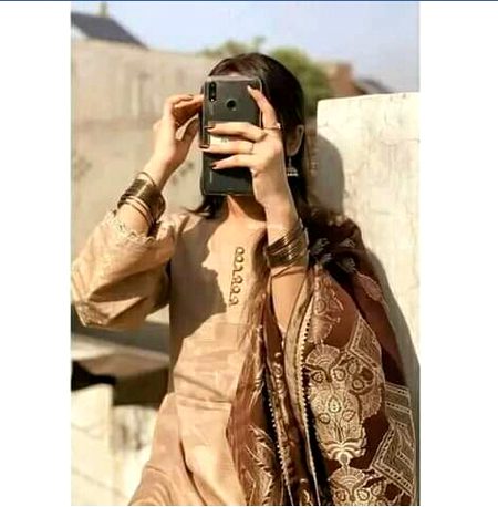حقیقت پسند بنو ،
زندگی سے فضول لوگ نکل جائیں گے 🖤