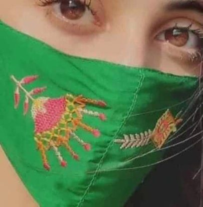 "تمہارے نام 
سر یہ ہر حال جھکا ہم نے قناعت کی تھی
اک تری بار ہی بس رب سے شکایت کی تھی
معتبر تھے کبھی دنیا کی نظر میں ہم بھی
پھر ہوا یوں کہ مری تم نے حمایت کی تھی
نفع نقصان کی باتیں نہیں جچتی ہم کو
ہم نے کب یار ترے ساتھ تجارت کی تھی
کیوں زبانوں پہ فقط نام میرا ہے سائیاں 
ہم سے پہلے بھی تو کتنوں نے بغاوت کی تھی🔥