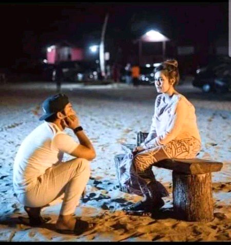 ہم نے سینے سے لگایا دل نہ اپنا بن سکا 
مسکرا کر تم نے دیکھا دل تمہارا ہو گیا